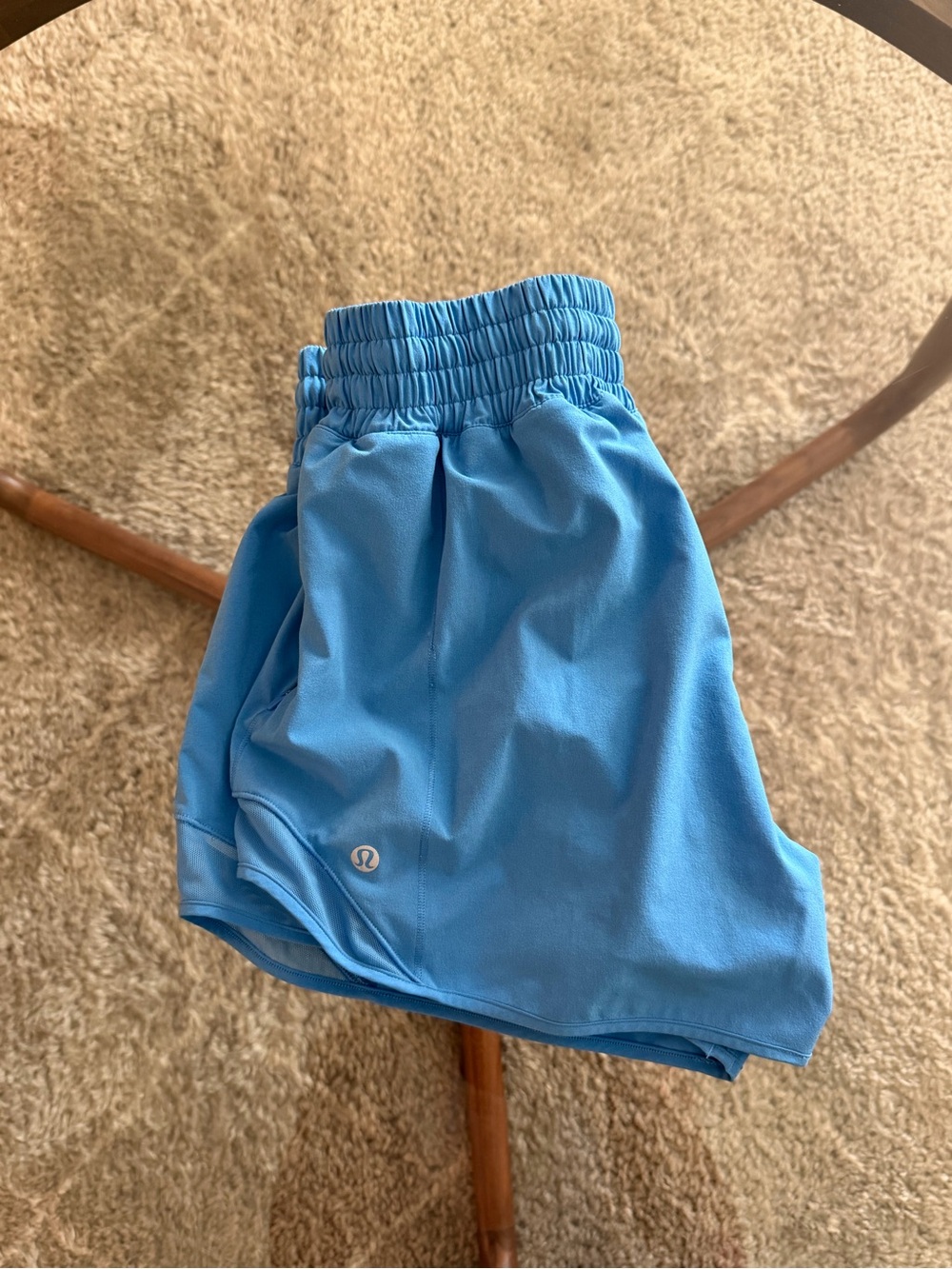 Lululemon Pool Hottie Hot Shorts 4” high rise size 6